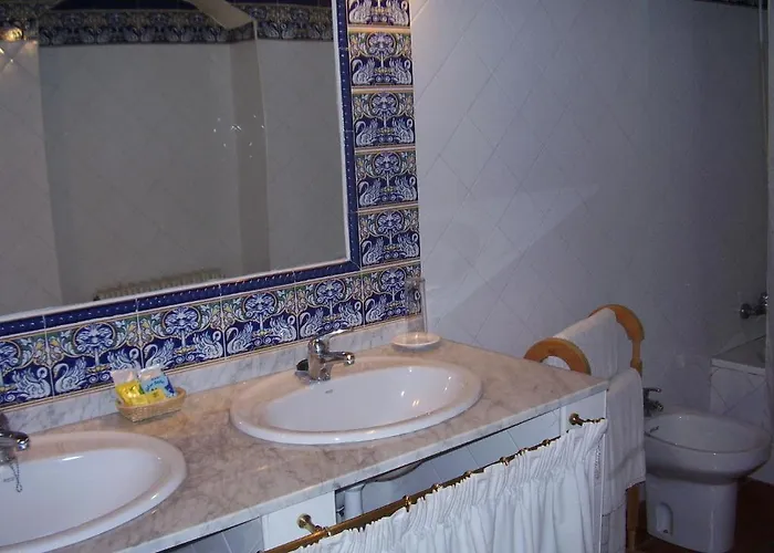 Hotel Alojamiento Rural Histórico El Vaqueril 2*